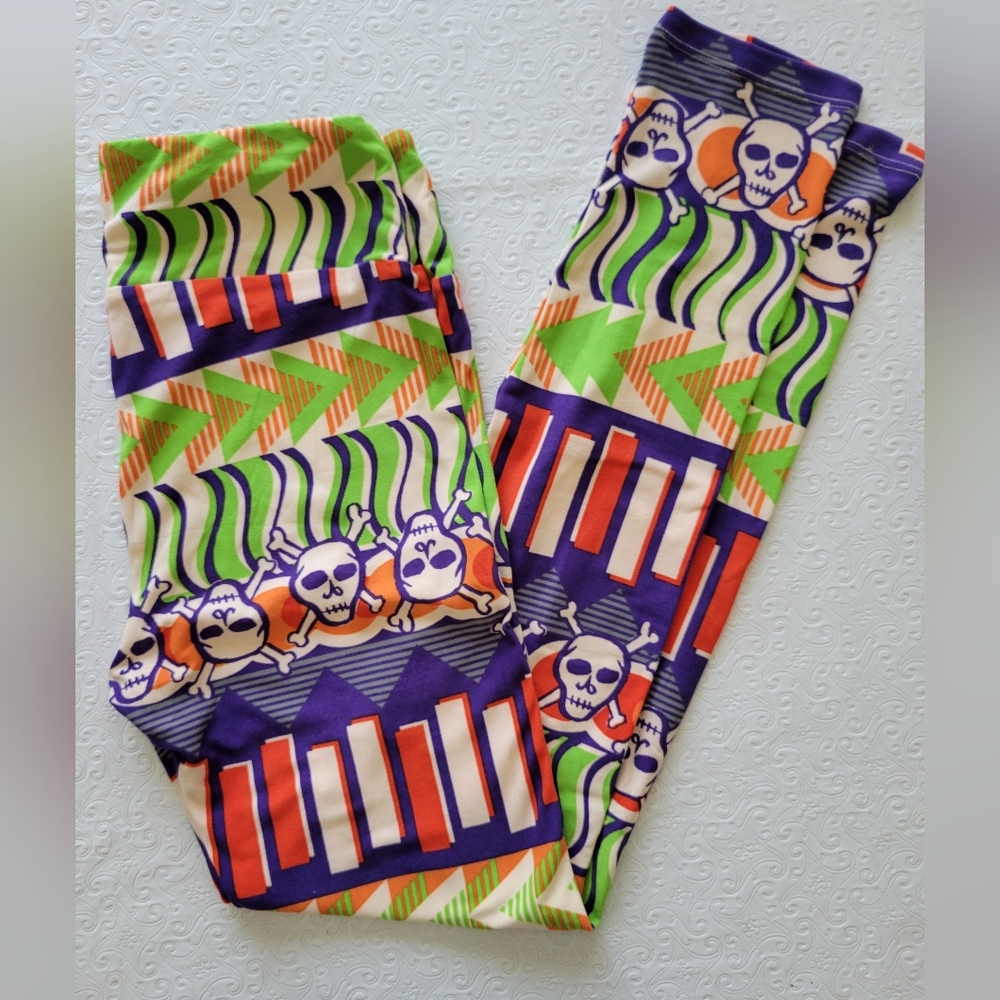 LuLaRoe leggings Halloween Purple / Green Skulls